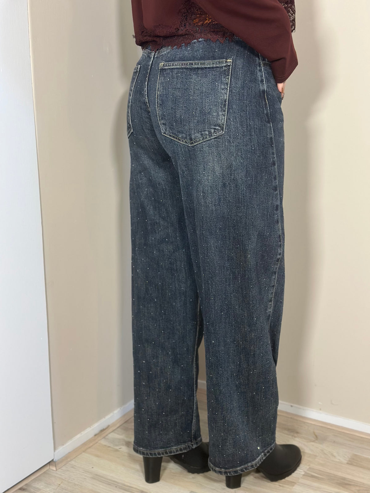 Donkerblauwe balloon jeans met subtiele glitters