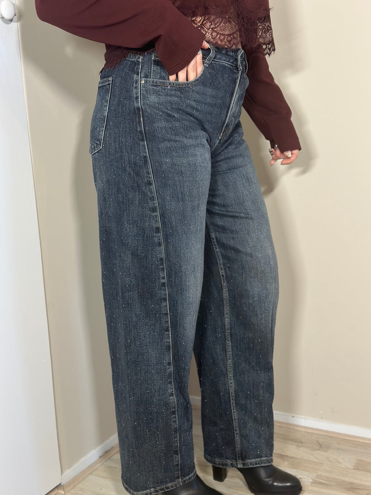 Donkerblauwe balloon jeans met subtiele glitters
