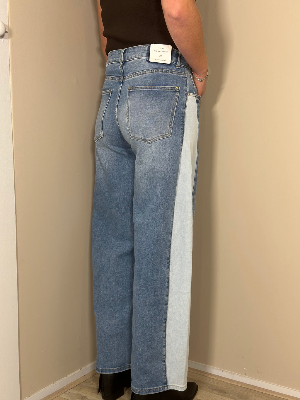 Balloon jeans met lichte zijstrook