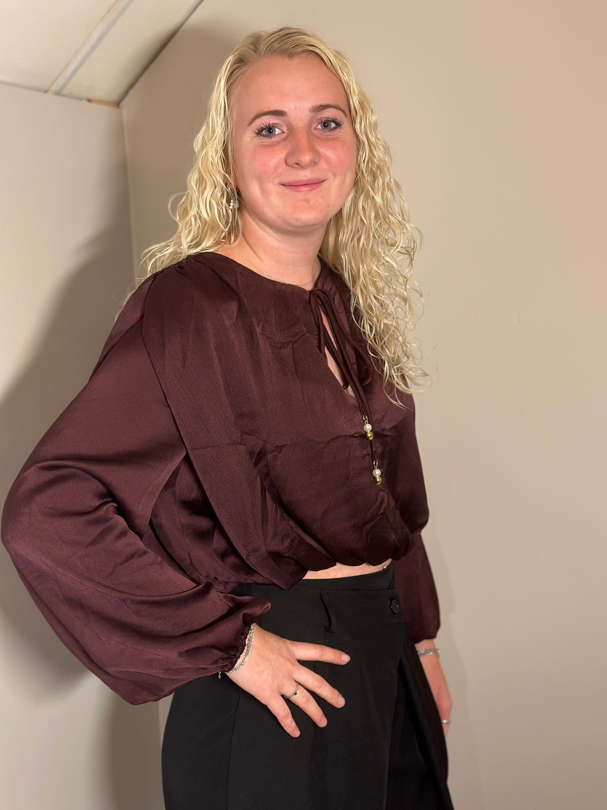 Bordeaux blouse met striksluiting