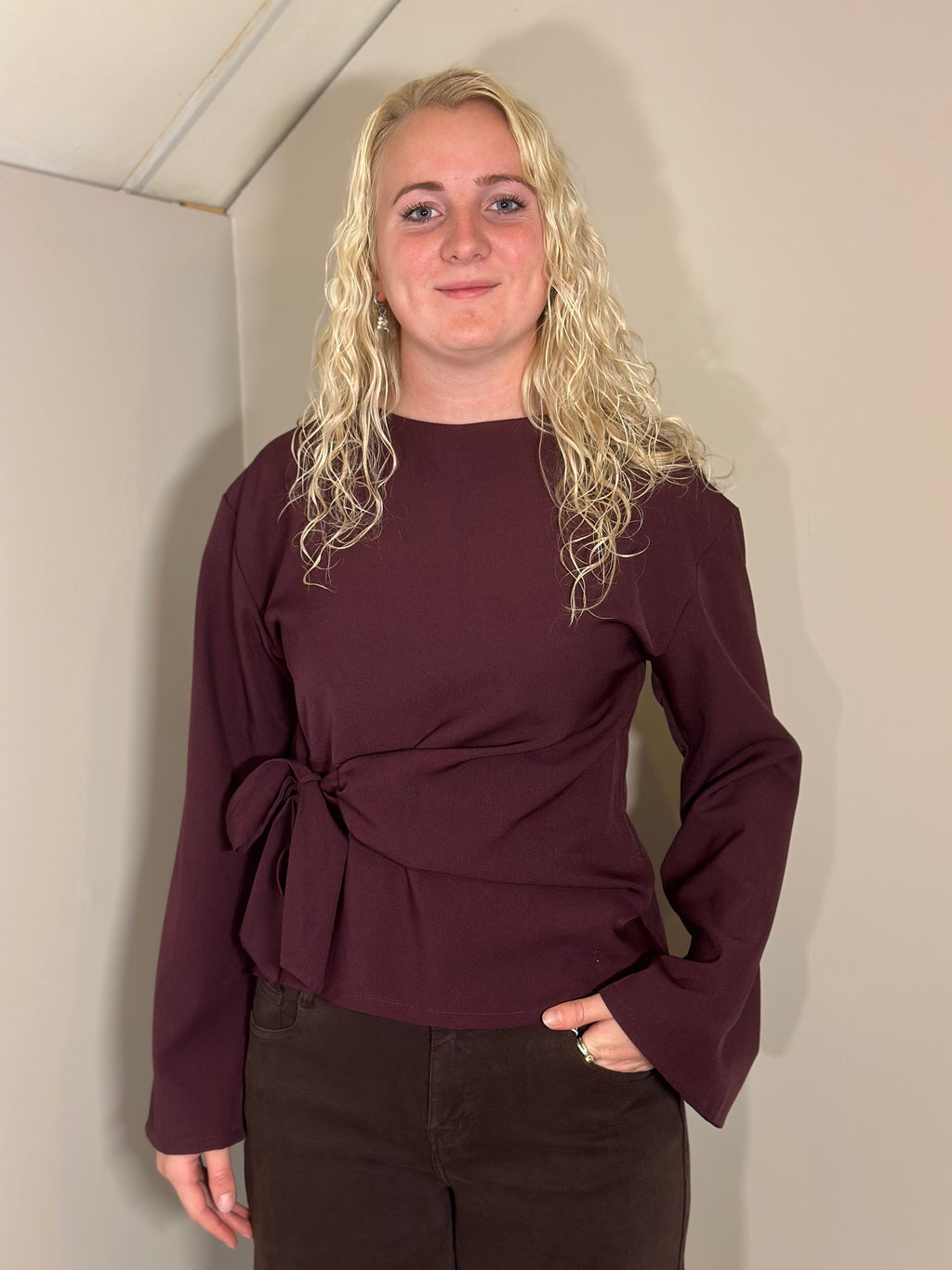 Bordeaux top met strikdetail