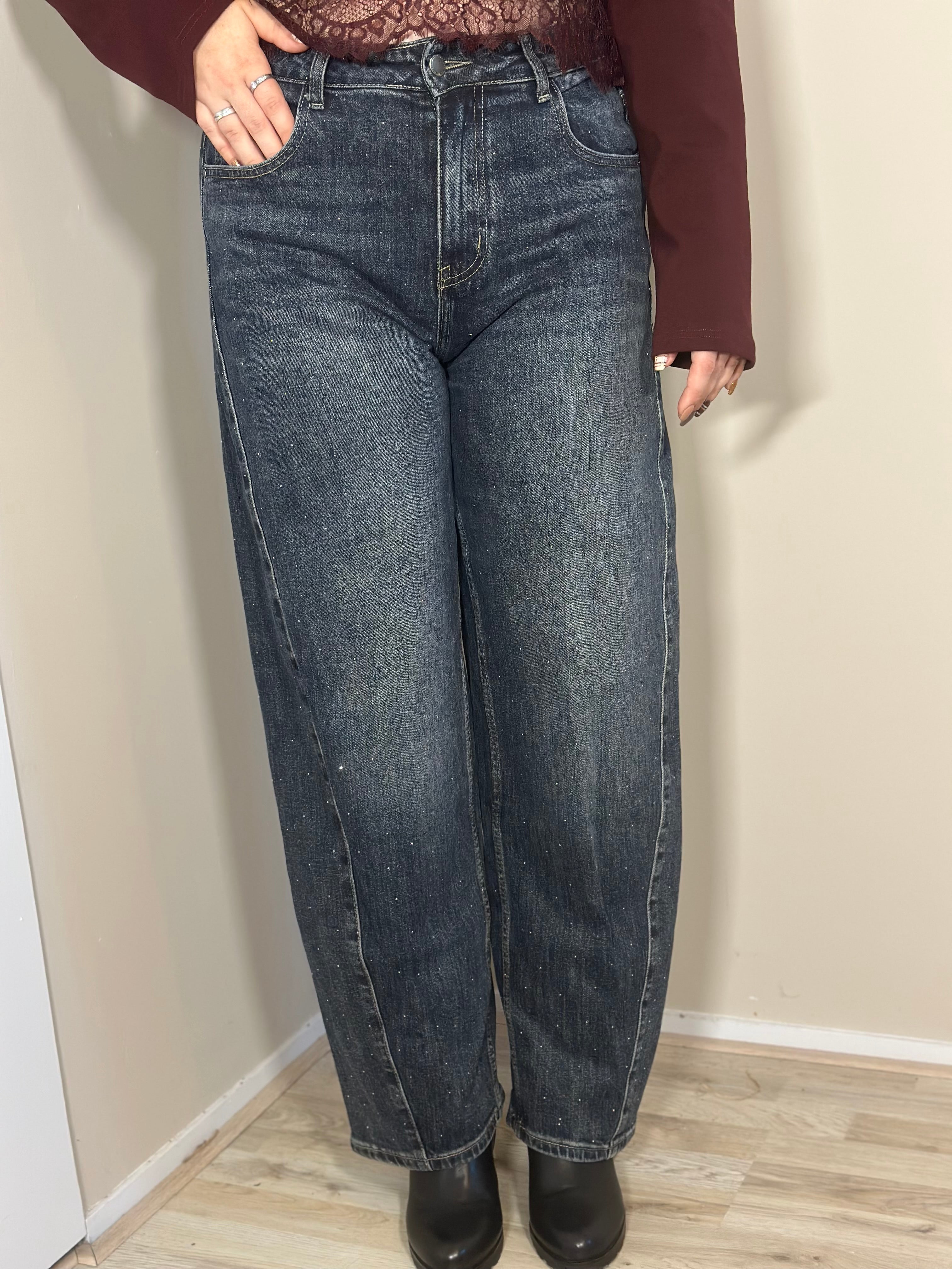 Donkerblauwe balloon jeans met subtiele glitters