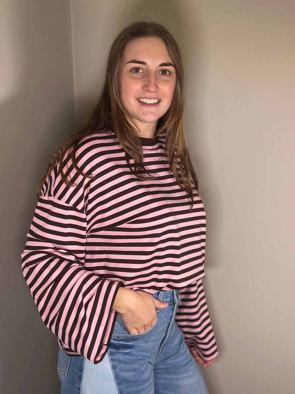 Roze-bruin gestreept shirt