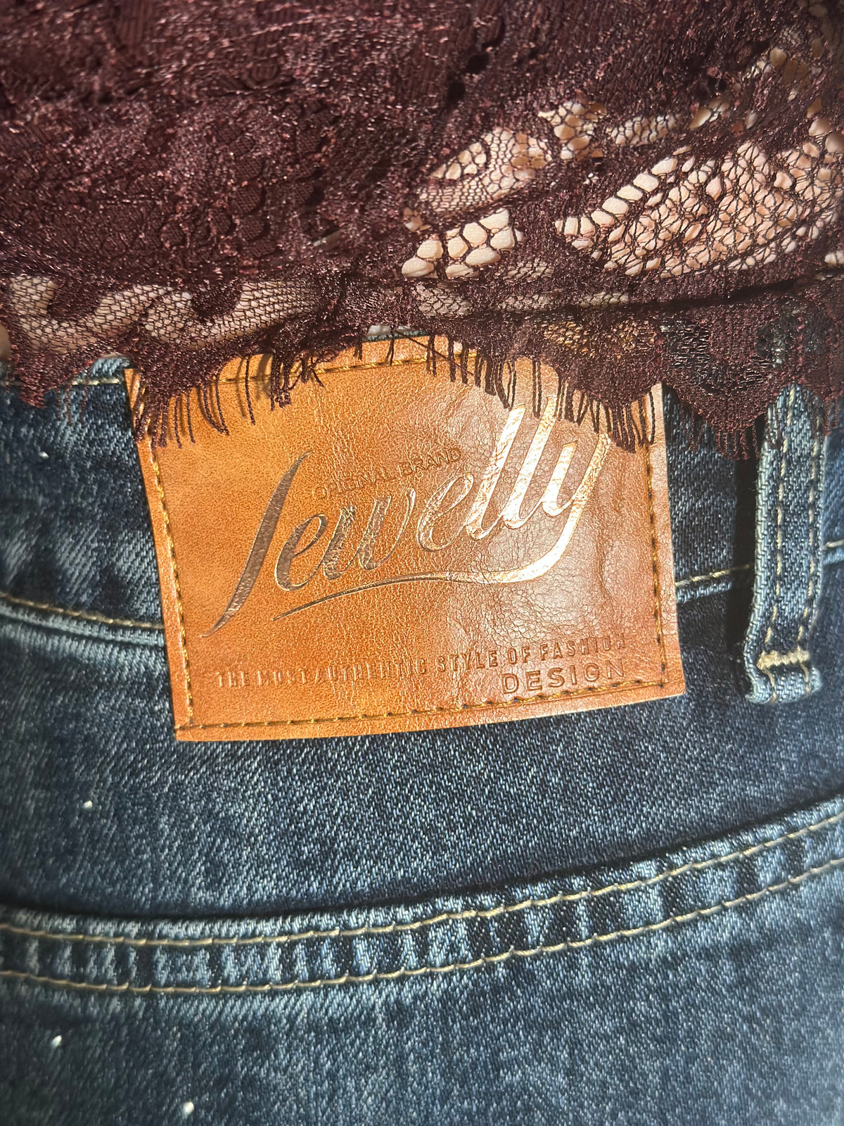 Donkerblauwe balloon jeans met subtiele glitters