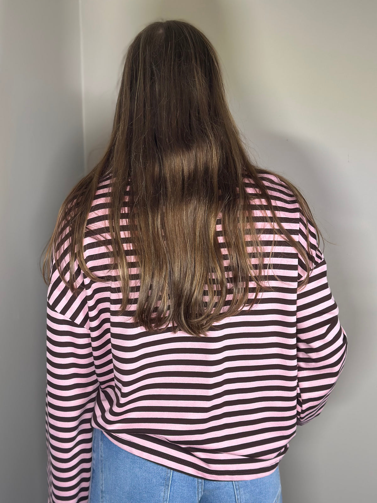 Roze-bruin gestreept shirt