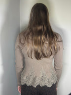 Khaki ribtop met kanten rand
